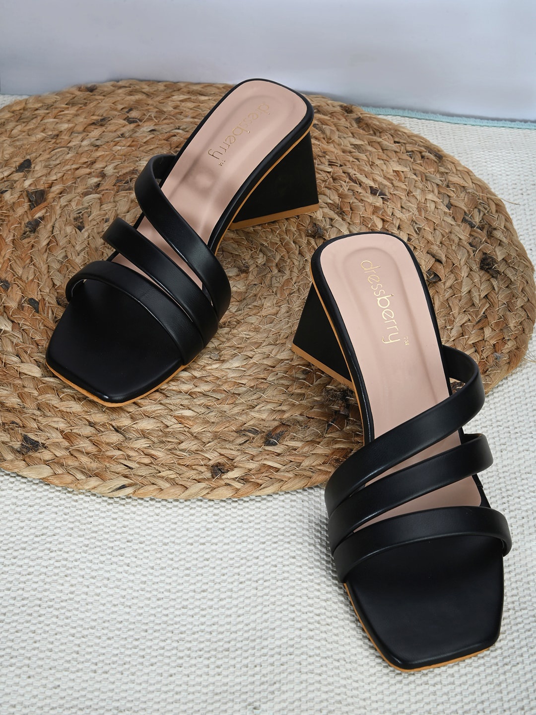 

DressBerry Black Colourblocked Wedge Pumps