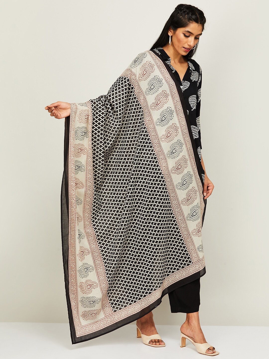 

Melange by Lifestyle Paisley Printed Dupatta, Black