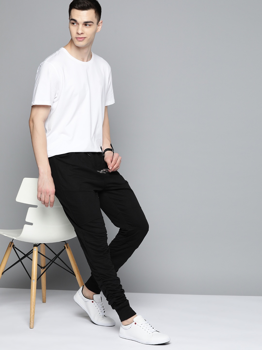 

Mast & Harbour Men Solid Track Pant, Black