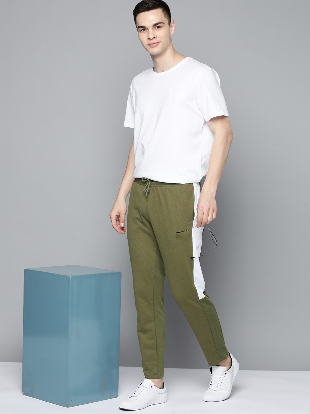 

Mast & Harbour Men Colourblocked Track Pant, Olive