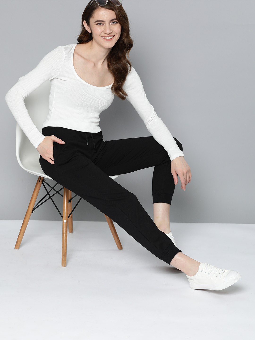 

Mast & Harbour Women Solid Joggers, Black