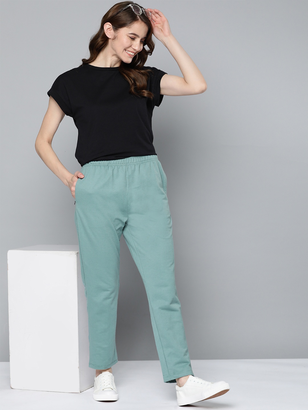 

Mast & Harbour Women Solid Track Pant, Green