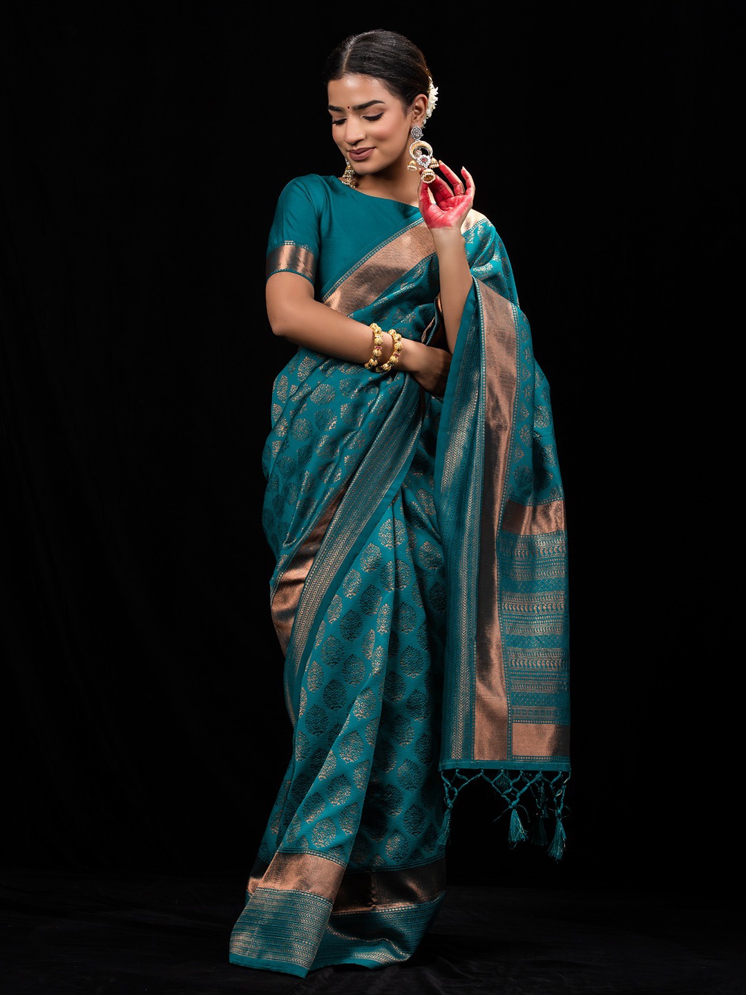 

Triyah Ethnic Motifs Woven Design Zari Saree, Green