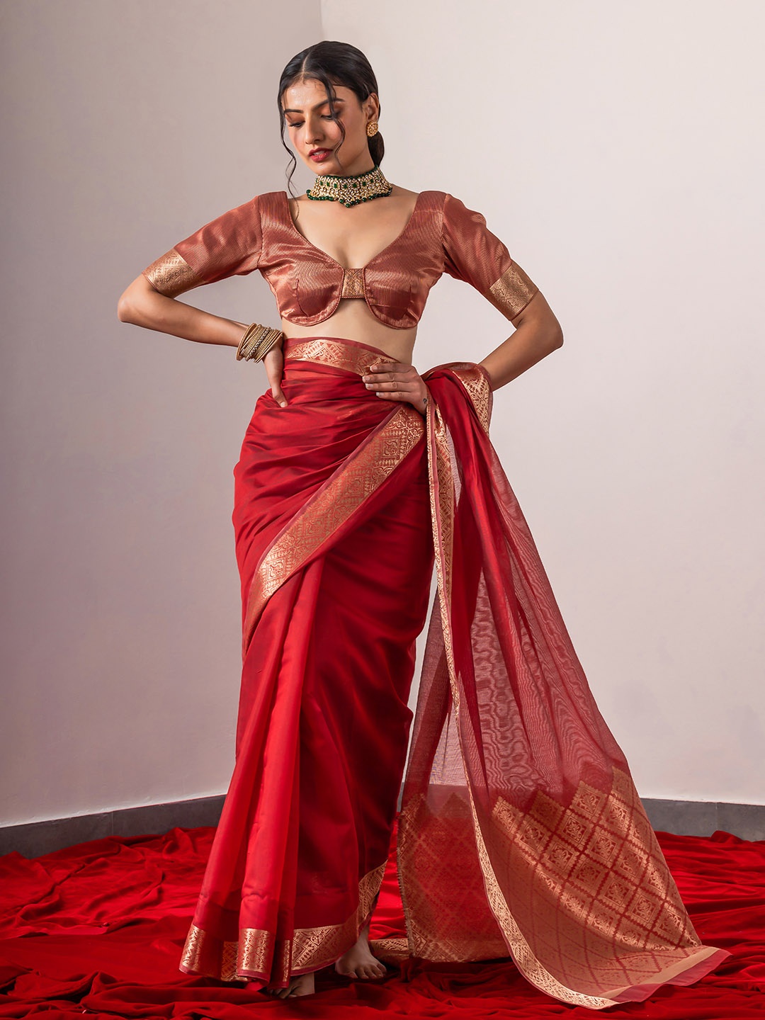 

Triyah Woven Design Bordered Zari Saree, Red