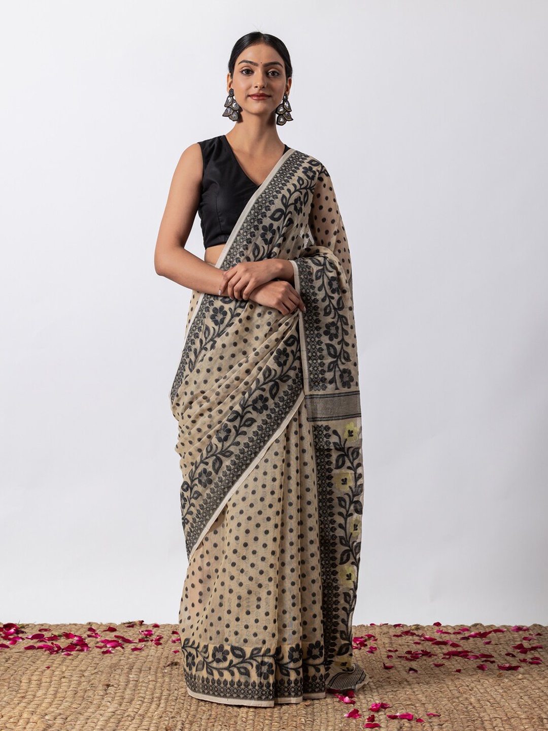 

Triyah Woven Design Pure Cotton Jamdani Saree, Cream