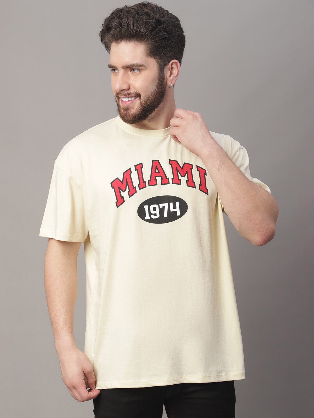 

DOOR74 Men Yellow Typography Mandarin Collar Applique Oversize T-shirt