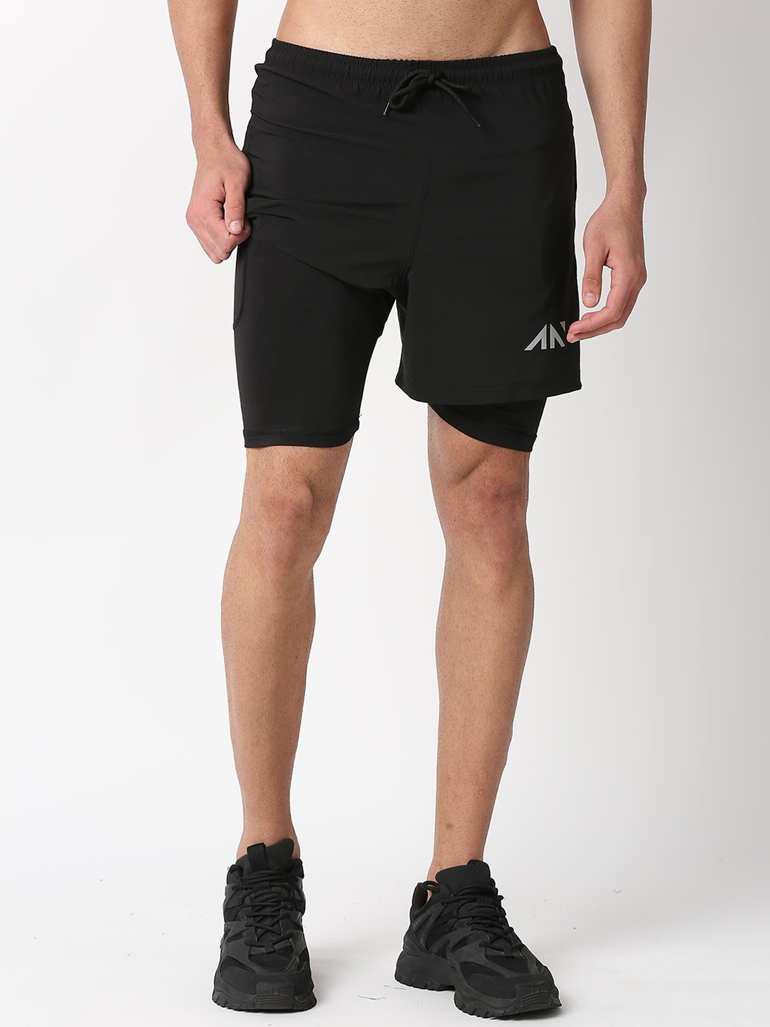 

AESTHETIC NATION Men Slim Fit Rapid-Dry Training Sports Shorts, Black