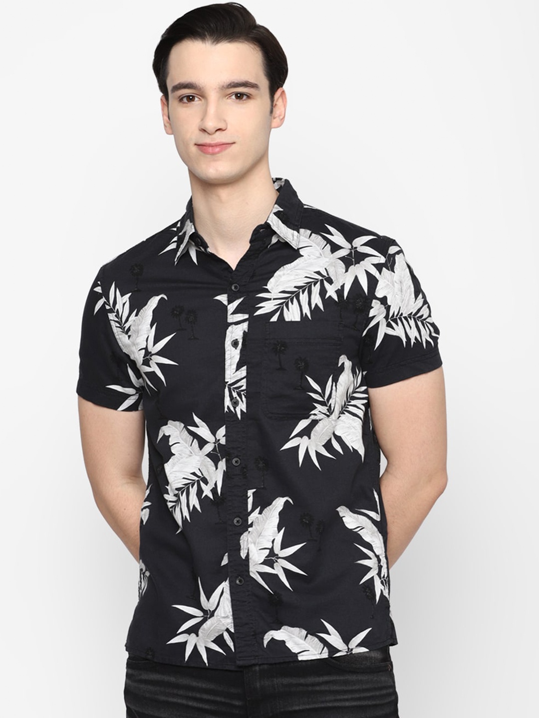 

AMERICAN EAGLE OUTFITTERS Slim Fit Floral Printed Cotton Linen Casual Shirt, Black