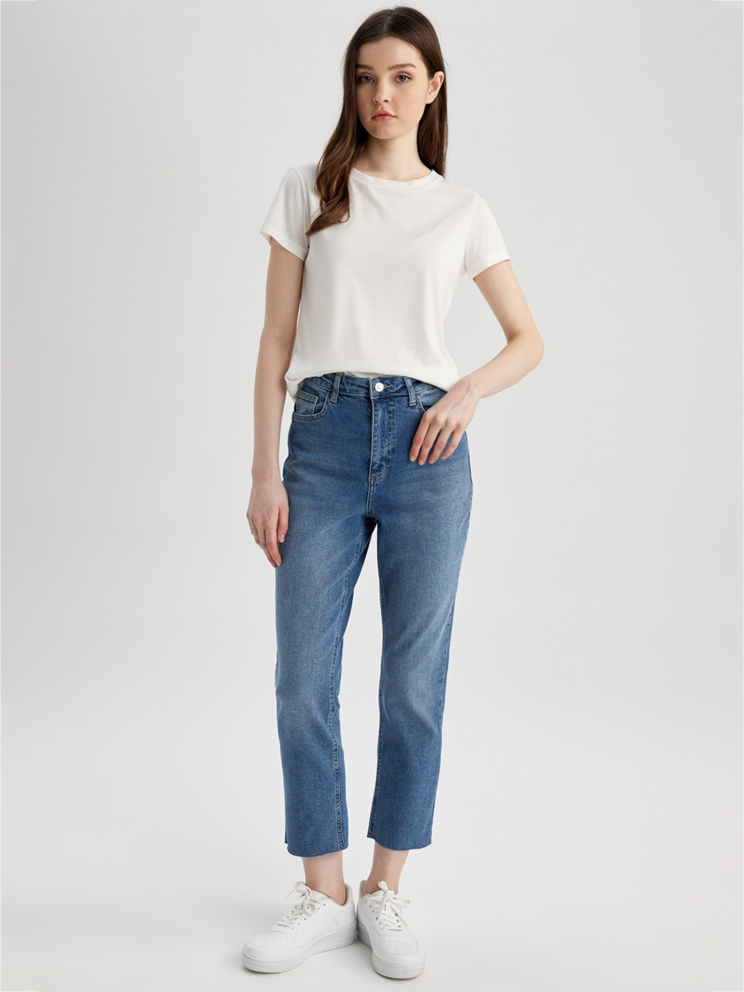 

DeFacto Women Mid Rise Light Fade Clean Look Cropped Jeans, Blue