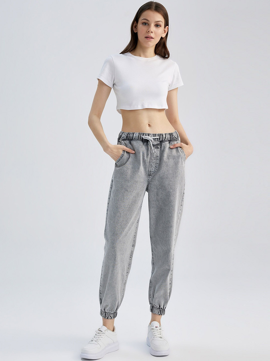 

DeFacto Women Mid Rise Light Fade Clean Look Cropped Pure Cotton Joggers, Grey