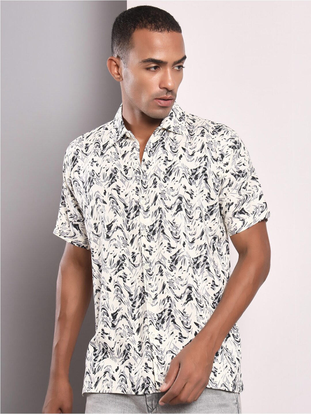 

Darzi Abstract Printed Cotton Casual Shirt, White