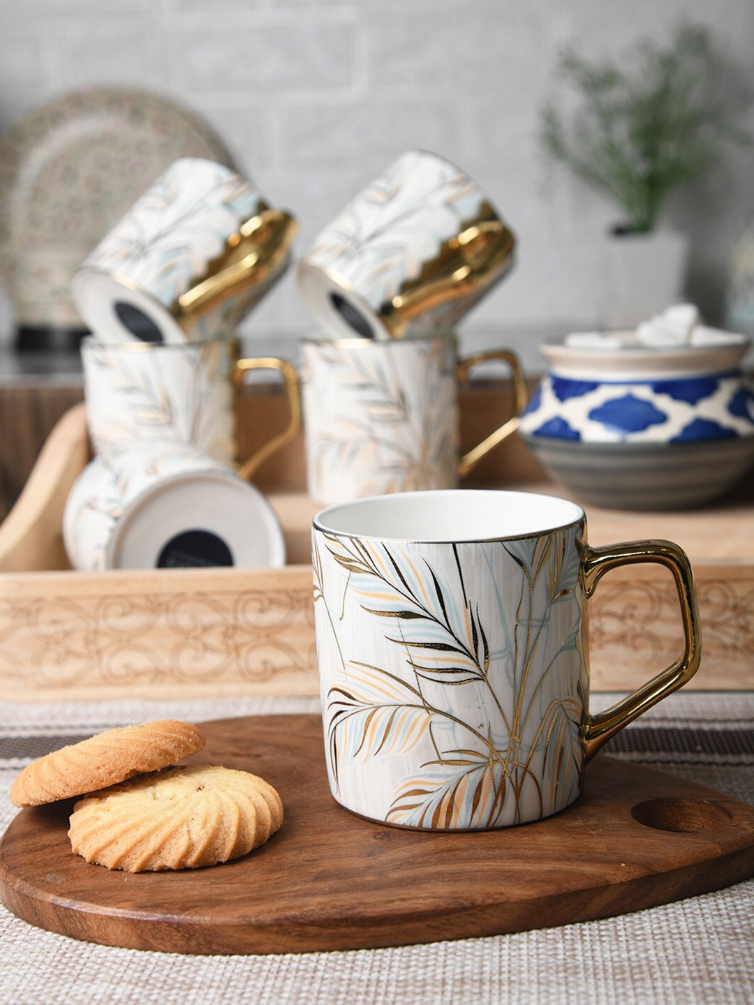 

Femora Fine White & Gold-Toned 6 Pieces Tropical Leaves Bone China Cups 180 ml Each