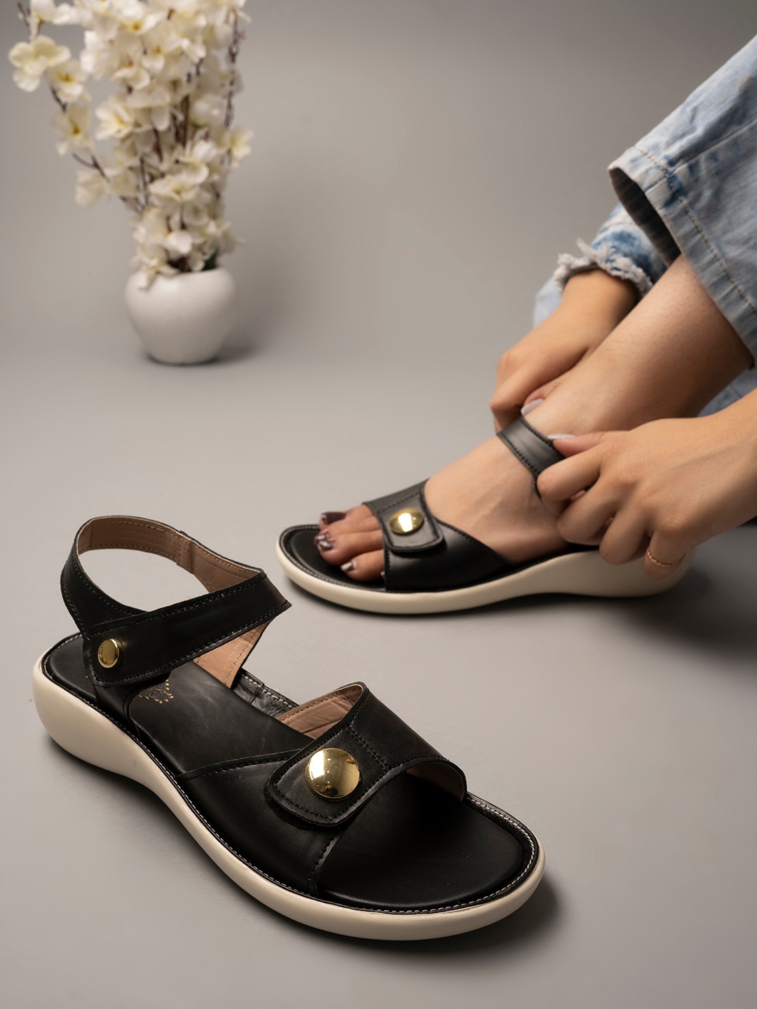 

Shoetopia Women Embellished Open Toe Flats, Black