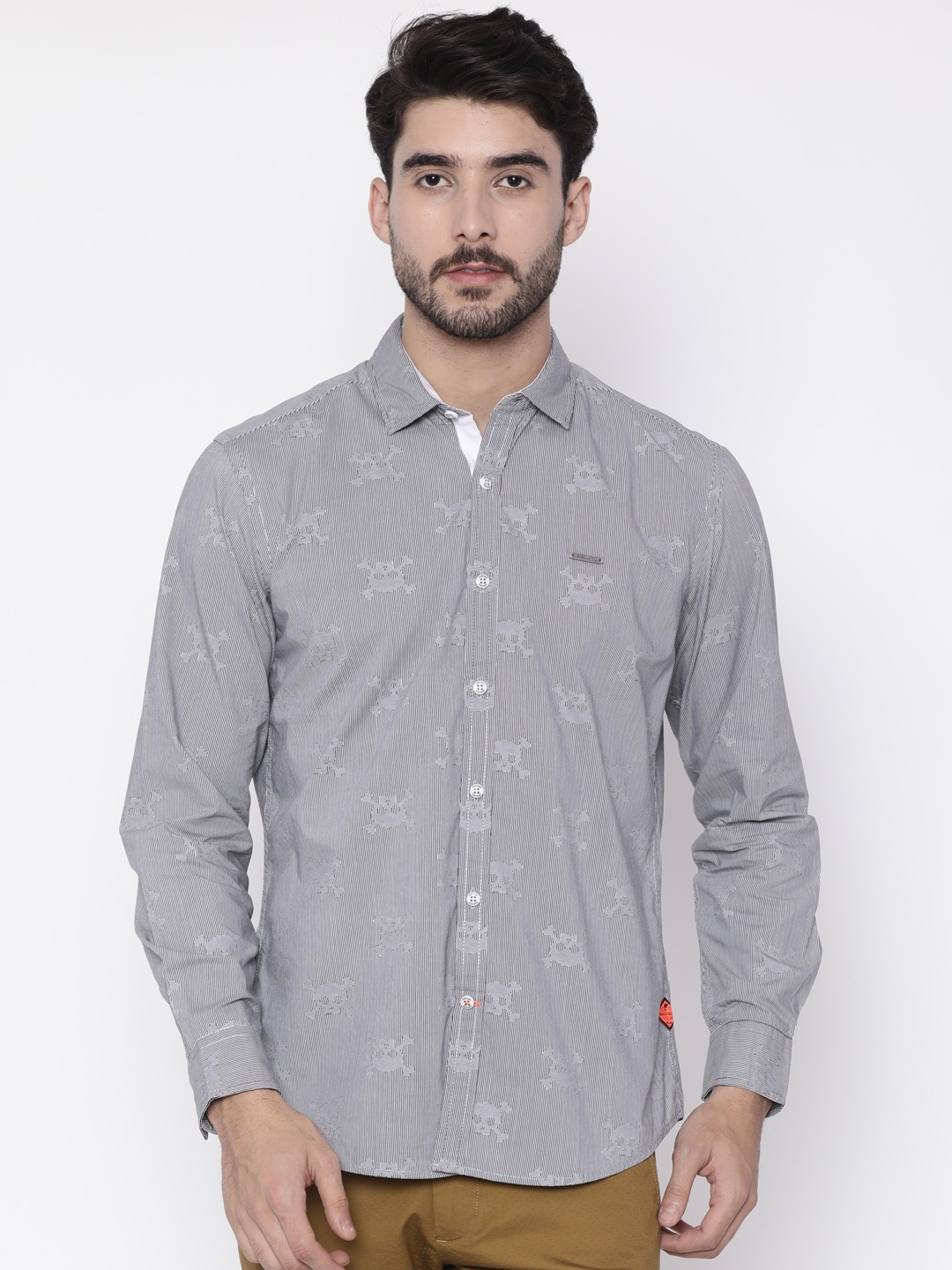 

Indigo Nation Men White & Black Slim Fit Striped Casual Shirt