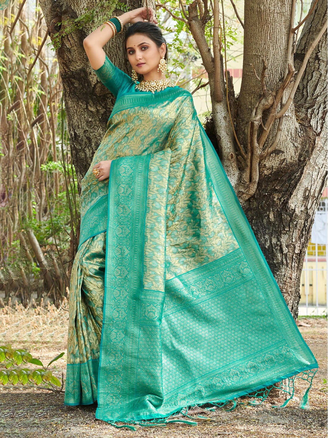 

SANGAM PRINTS Floral Woven Design Zari Pure Silk Kanjeevaram Saree, Sea green