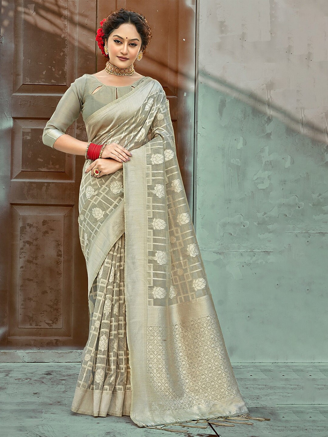 

SANGAM PRINTS Floral Woven Design Zari Organza Saree, Grey