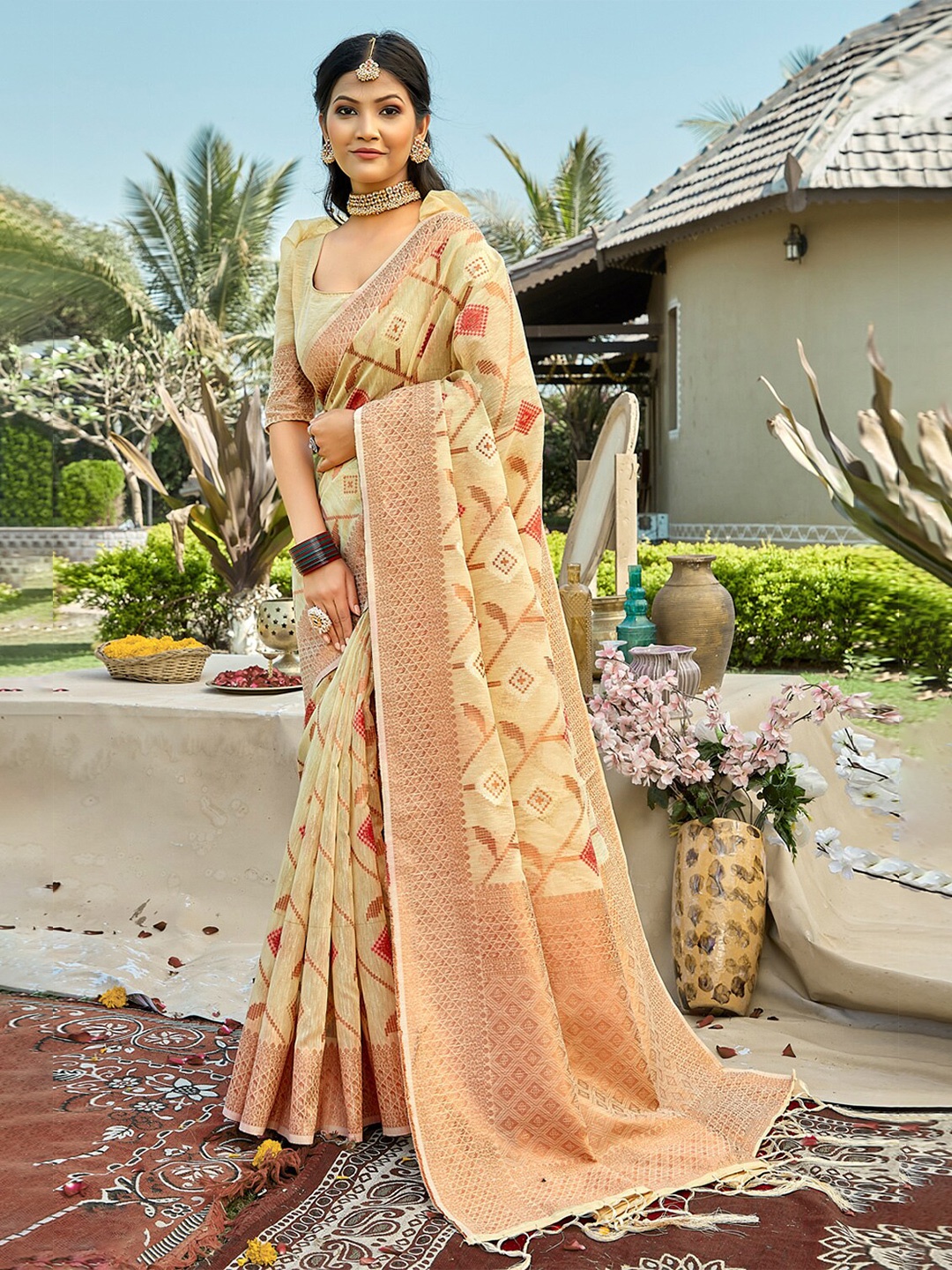 

SANGAM PRINTS Ethnic Motifs Woven Design Zari Saree, Cream