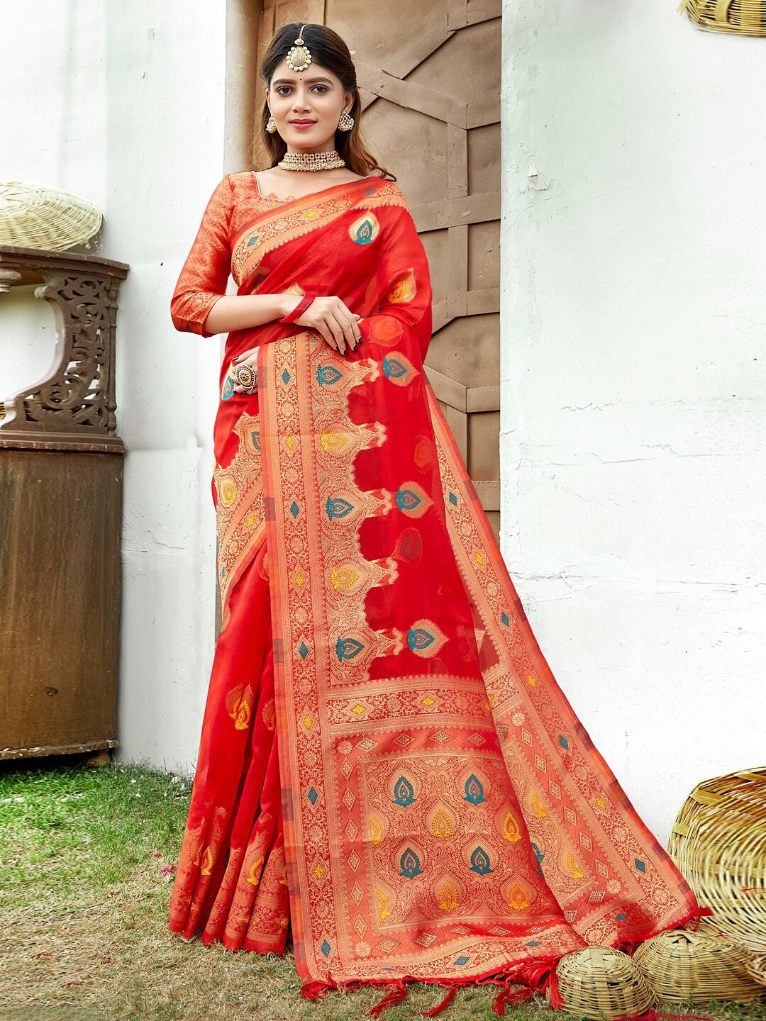 

SANGAM PRINTS Ethinic Motifs Woven Design Zari Saree, Red