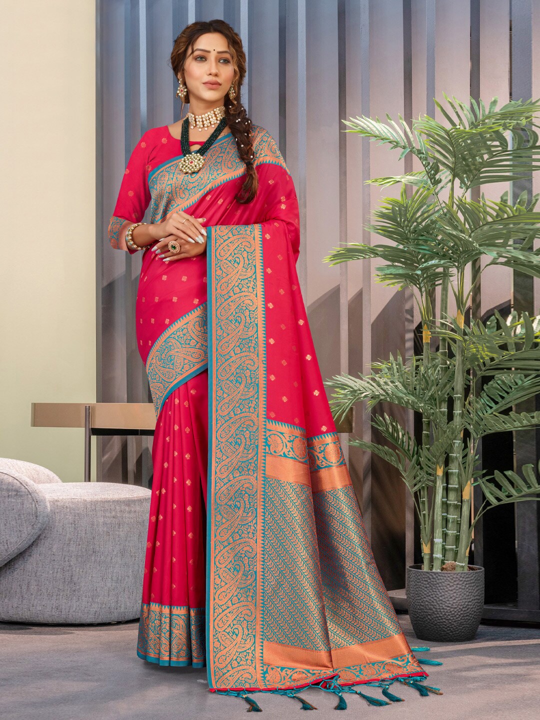 

SANGAM PRINTS Ethnic Motifs Woven Design Zari Silk Blend Saree, Magenta