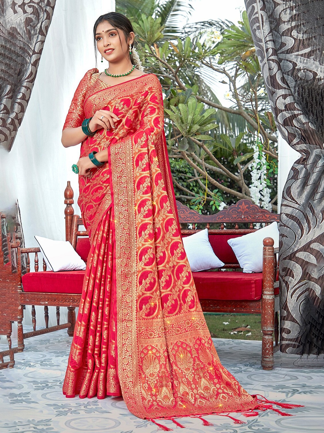 

SANGAM PRINTS Floral Woven Design Zari Organza Saree, Pink