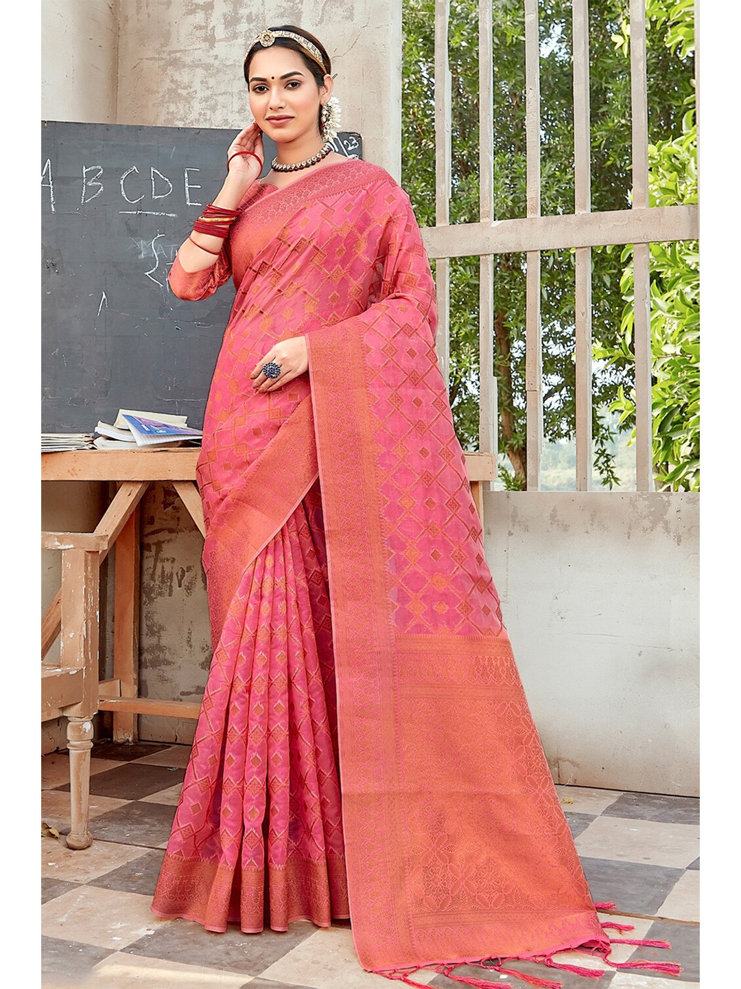 

SANGAM PRINTS Ethnic Motifs Woven Design Zari Organza Saree, Pink