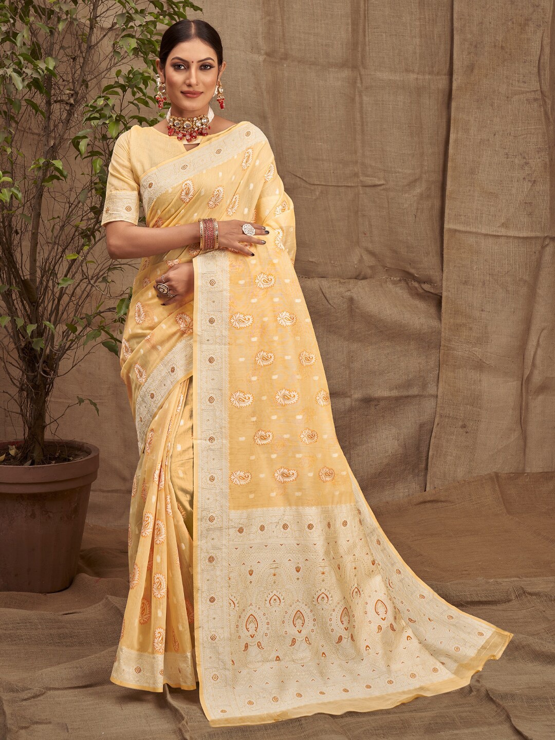 

SANGAM PRINTS Paisley Woven Design Zari Saree, Yellow