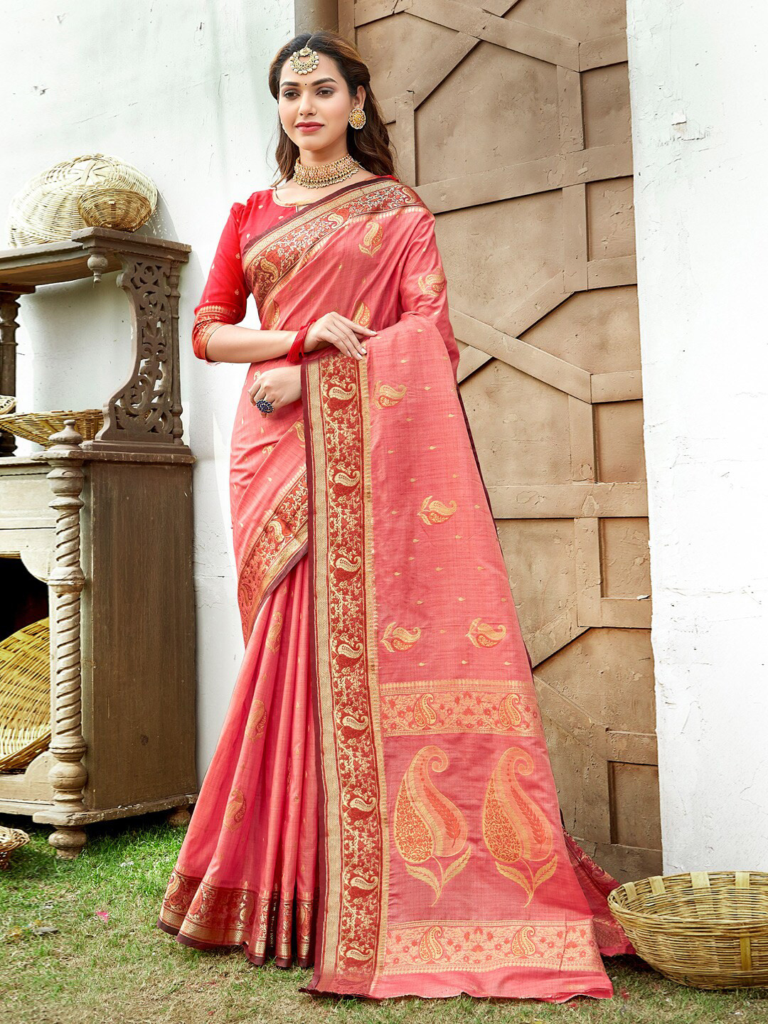 

SANGAM PRINTS Paisley Woven Design Zari Silk Blend Saree, Pink