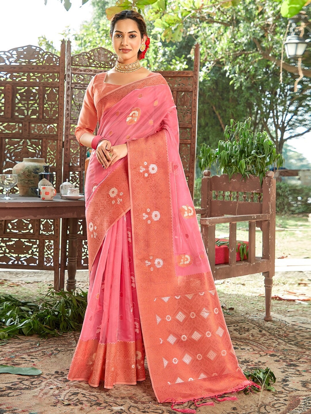 

SANGAM PRINTS Ethnic Motifs Woven Design Zari Organza Saree, Pink