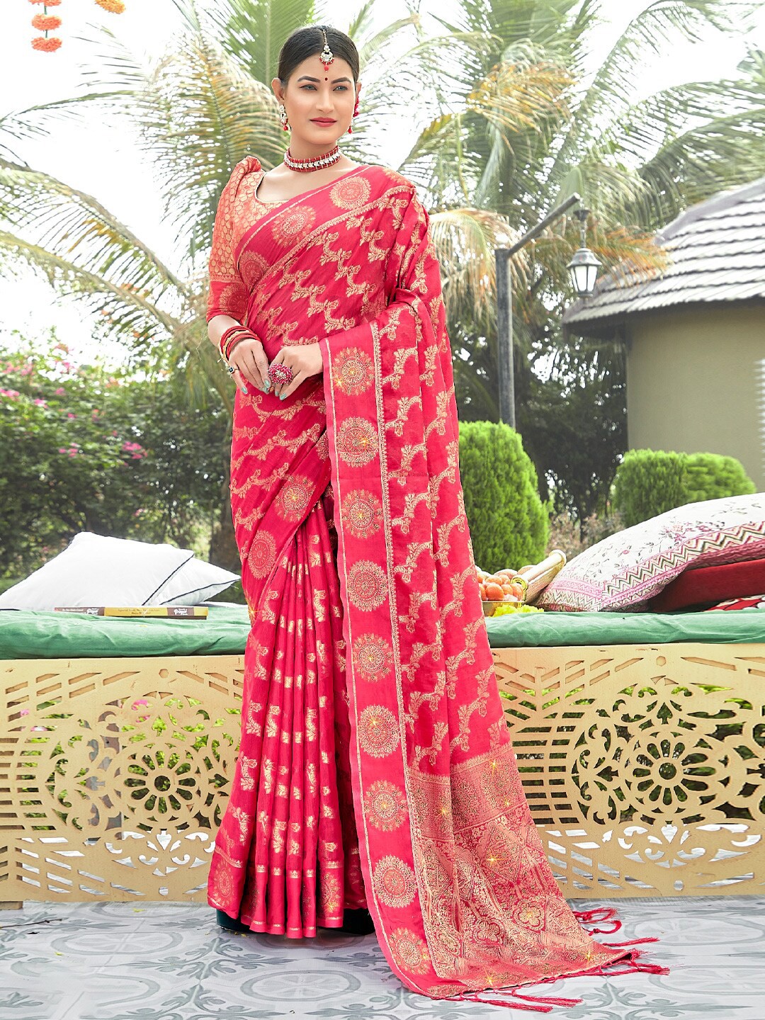 

SANGAM PRINTS Floral Woven Design Zari Organza Saree, Pink