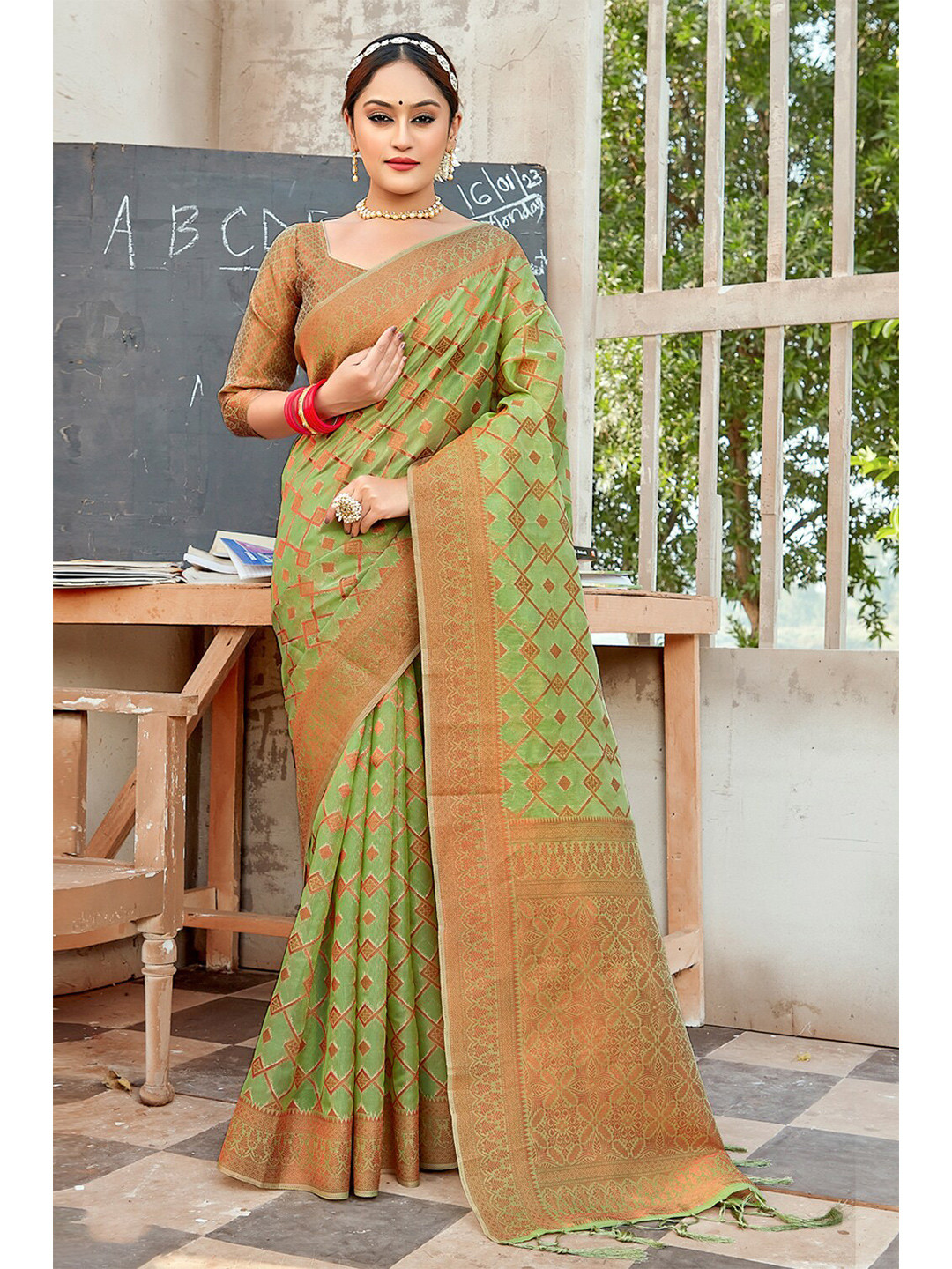 

SANGAM PRINTS Ethnic Motifs Woven Design Zari Organza Saree, Green
