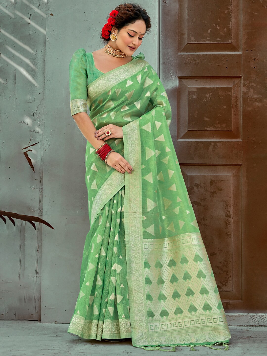 

SANGAM PRINTS Ethnic Motifs Woven Design Zari Saree, Green