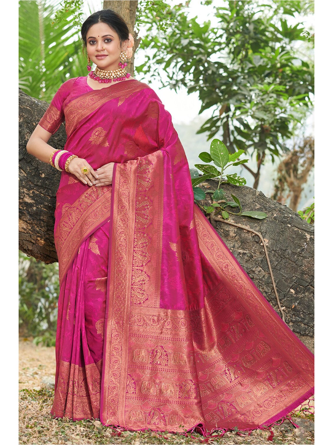 

SANGAM PRINTS Ethnic Motifs Woven Design Zari Silk Blend Saree, Pink