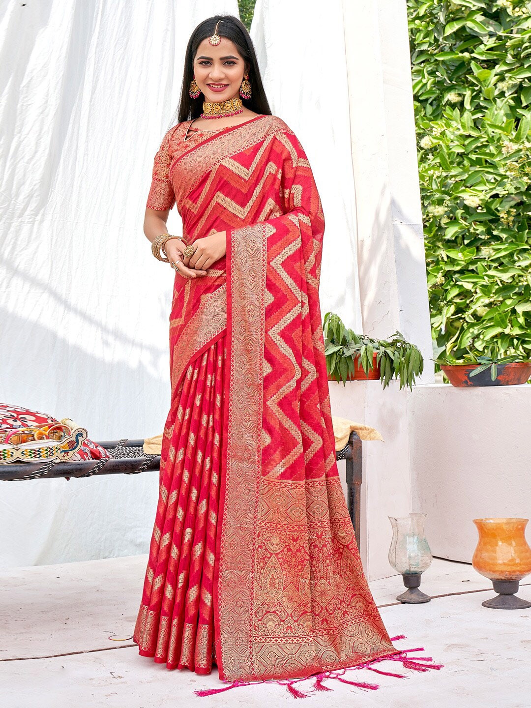 

SANGAM PRINTS Ethnic Motifs Woven Design Zari Silk Blend Saree, Pink