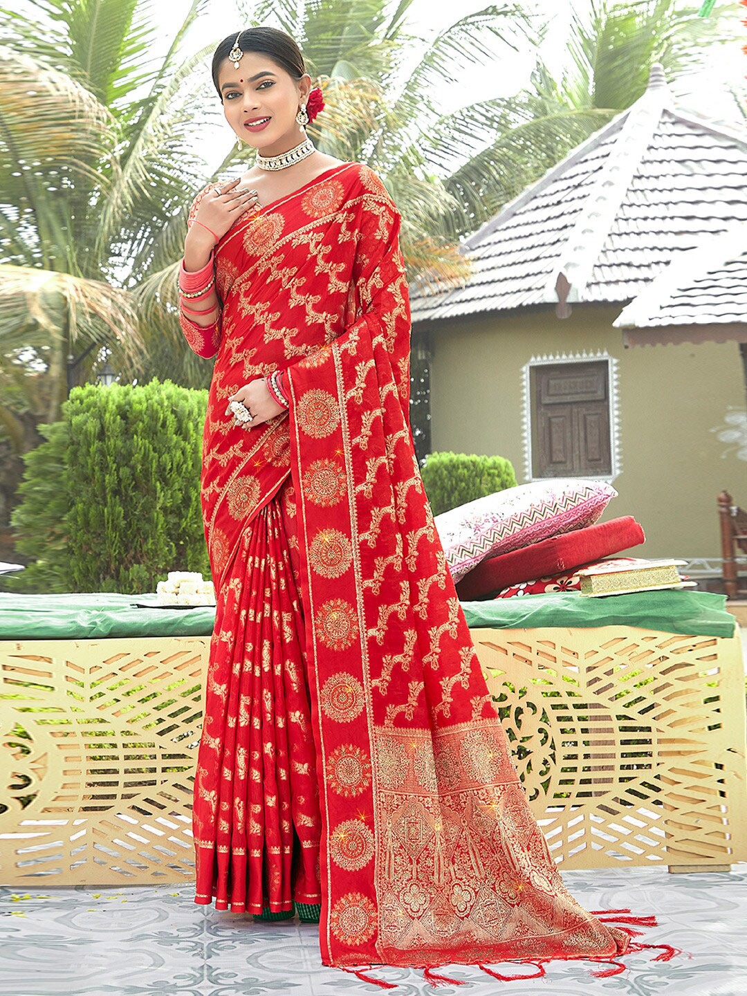 

SANGAM PRINTS Ethnic Motifs Woven Design Zari Organza Saree, Red