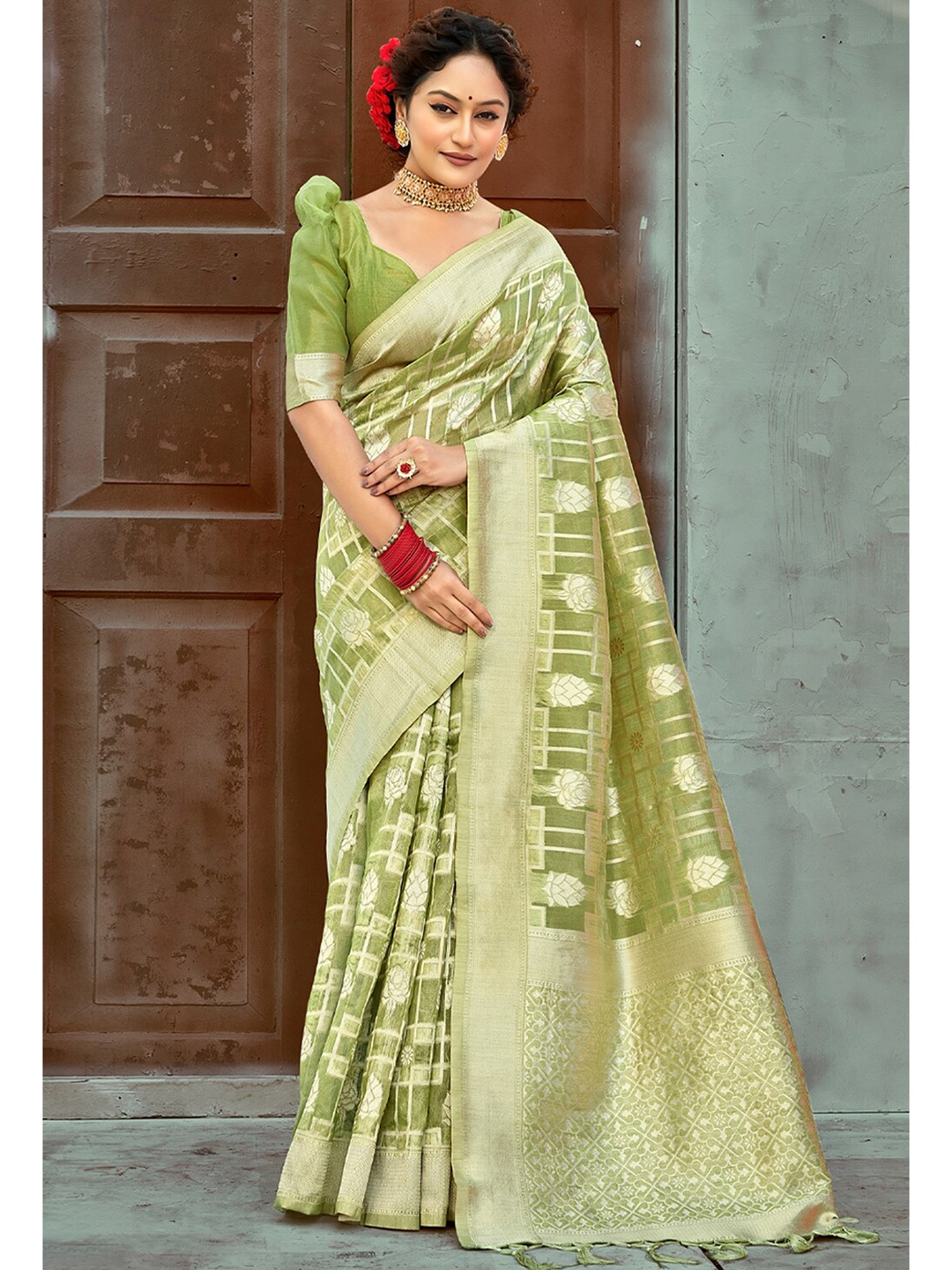 

SANGAM PRINTS Ethnic Motifs Woven Design Zari Organza Saree, Green