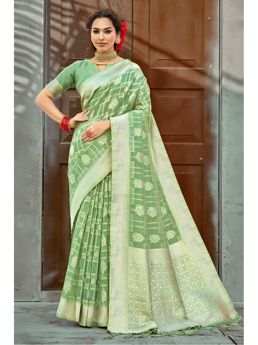 

SANGAM PRINTS Floral Motif Woven Design Zari Organza Saree, Sea green