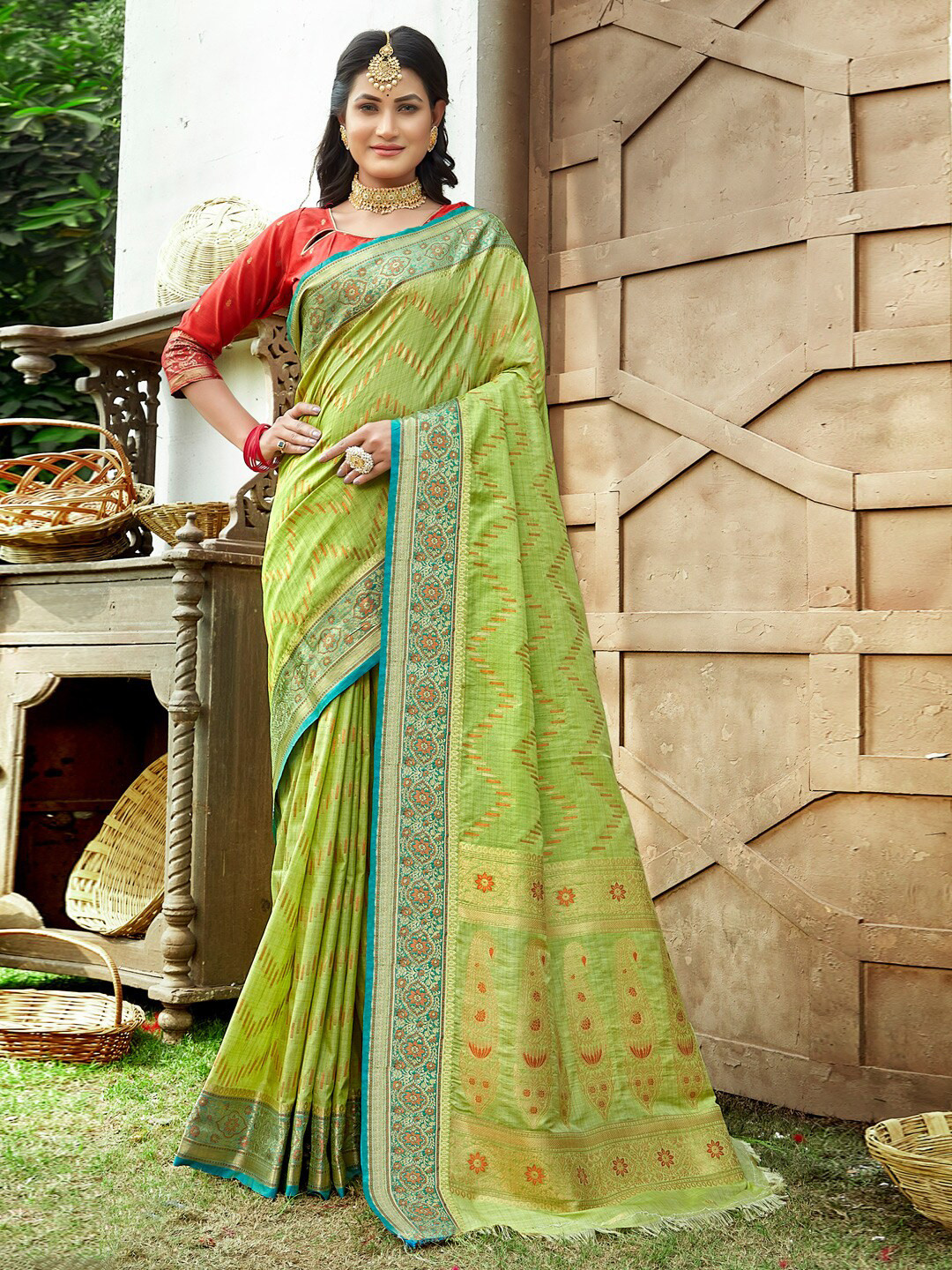 

SANGAM PRINTS Ethnic Motifs Woven Design Zari Saree, Green