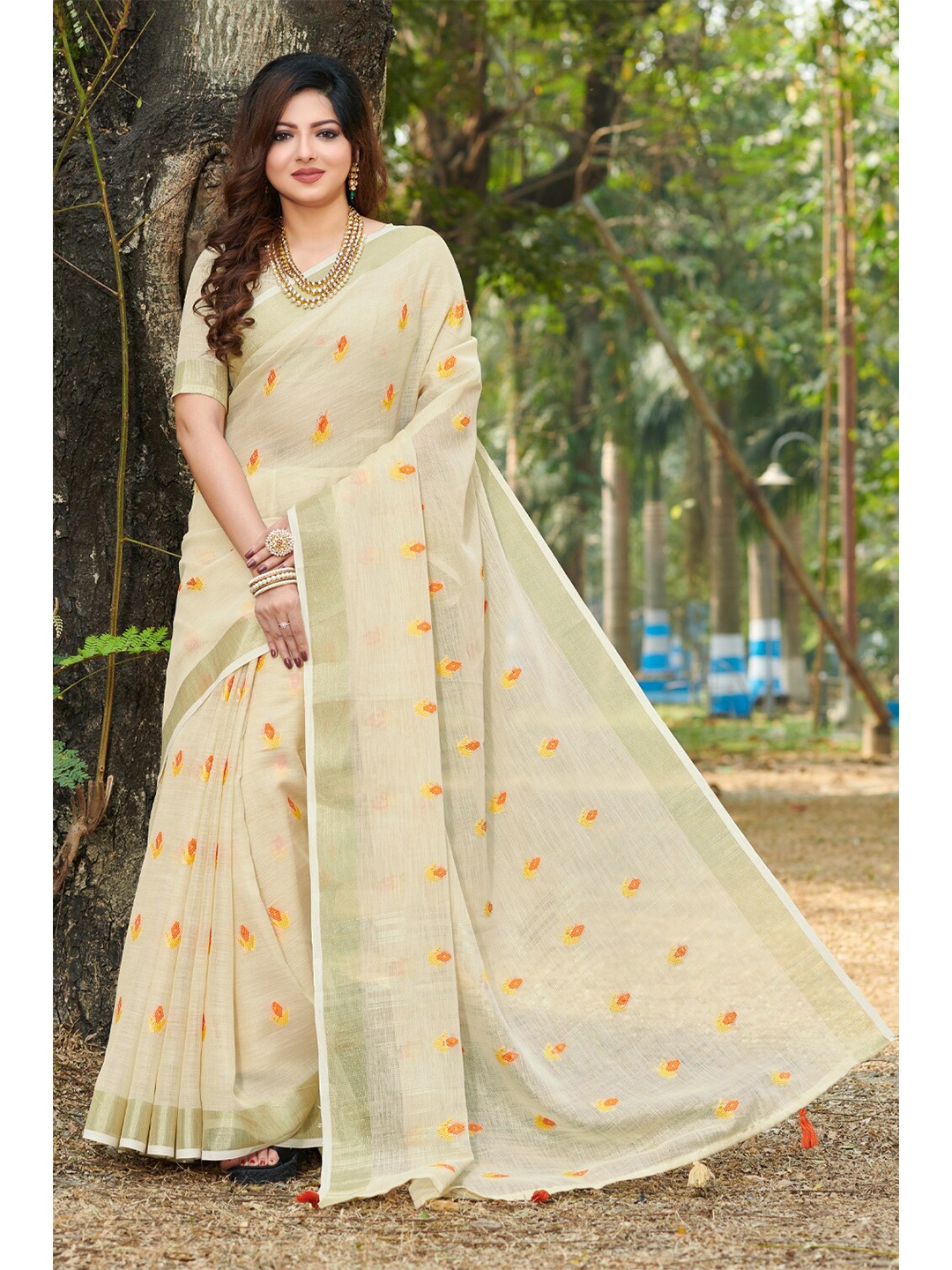 

SANGAM PRINTS Ethnic Motifs Woven Design Zari Linen Blend Saree, Cream