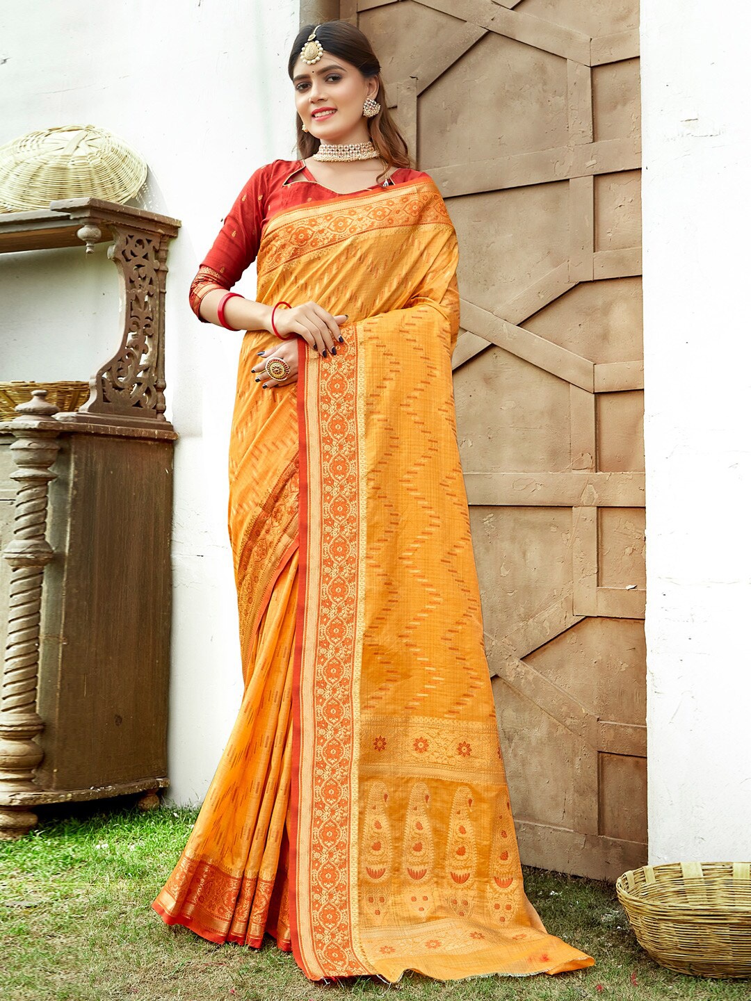 

SANGAM PRINTS Geometric Woven Design Zari Saree, Yellow