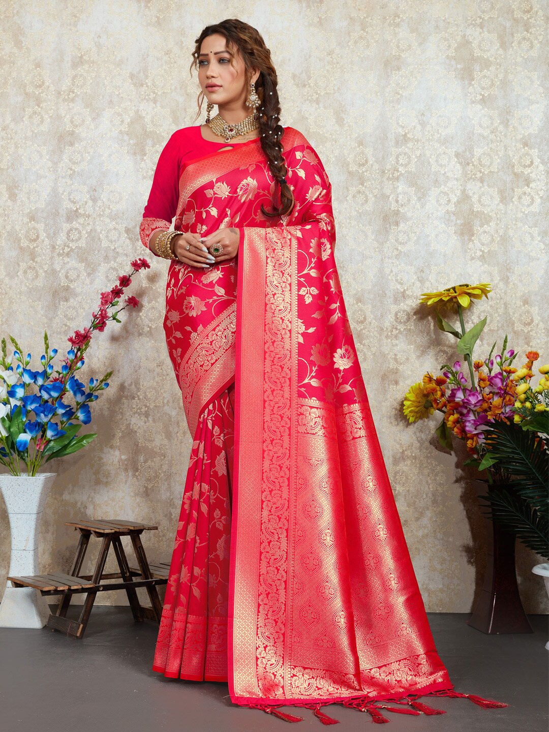 

SANGAM PRINTS Floral motif Woven Design Zari Saree, Pink