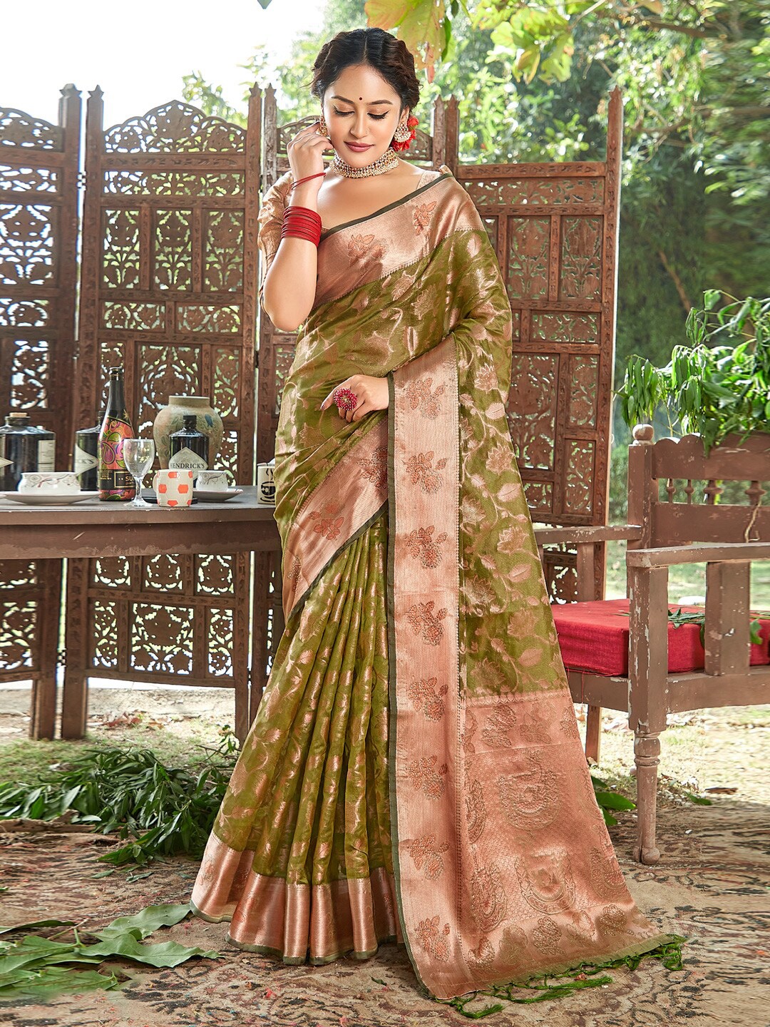 

SANGAM PRINTS Floral Woven Design Zari Organza Saree, Green