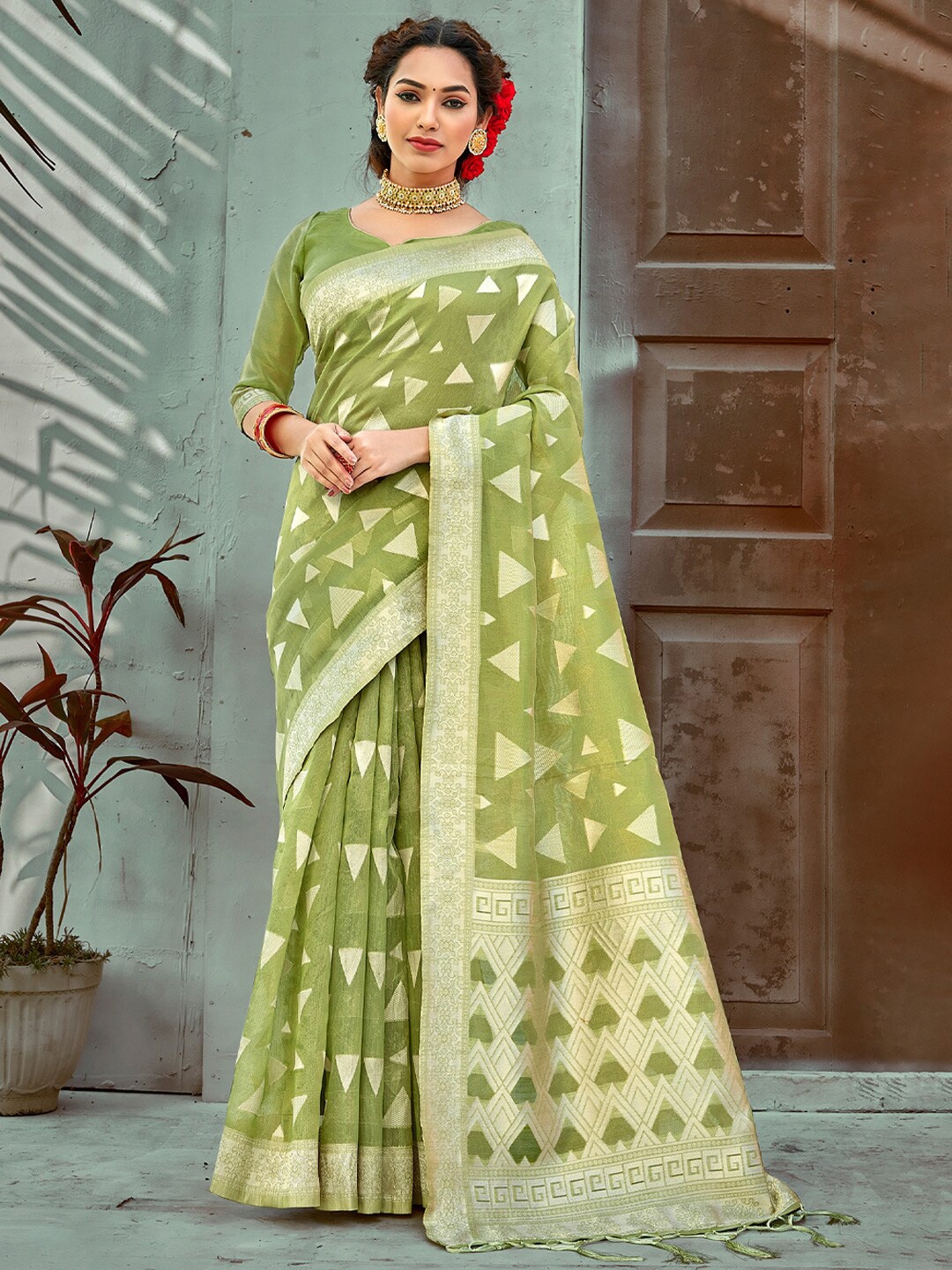 

SANGAM PRINTS Gemotric Woven Design Zari Saree, Green