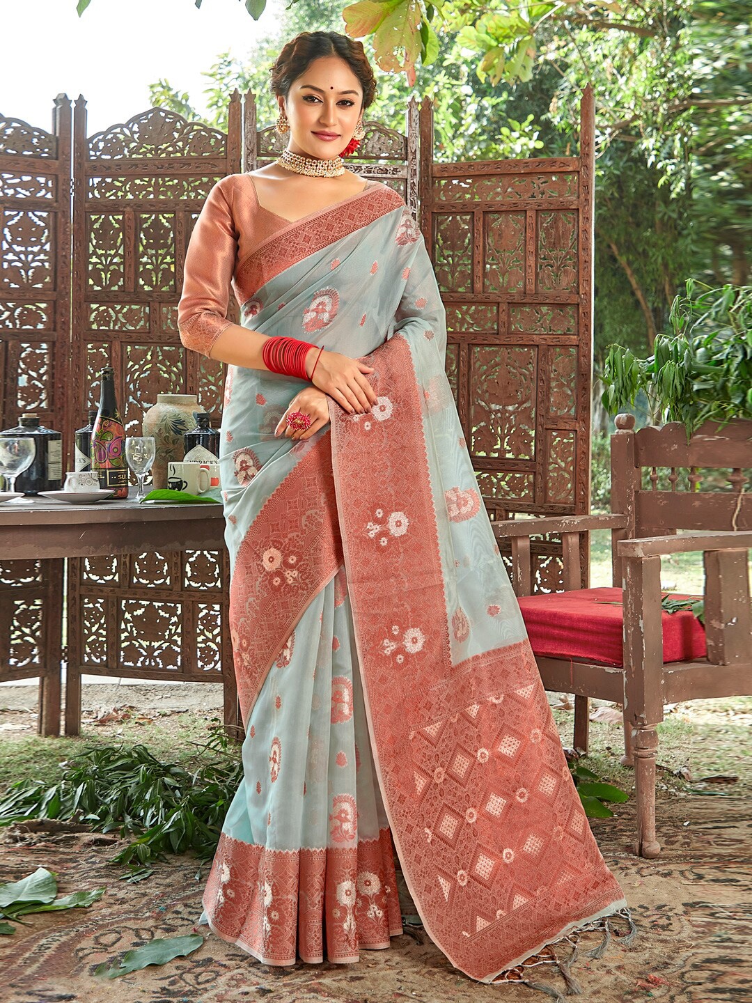 

SANGAM PRINTS Ethnic Motifs Woven Design Zari Organza Saree, Grey