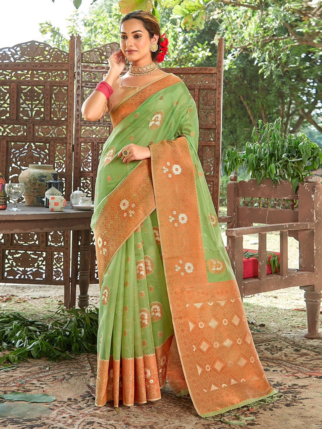 

SANGAM PRINTS Ethnic Motifs Woven Design Zari Organza Saree, Green