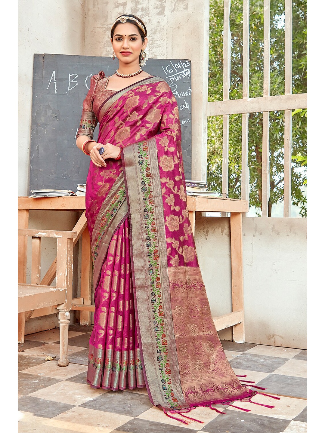 

SANGAM PRINTS Woven Design Zari Organza Saree, Magenta
