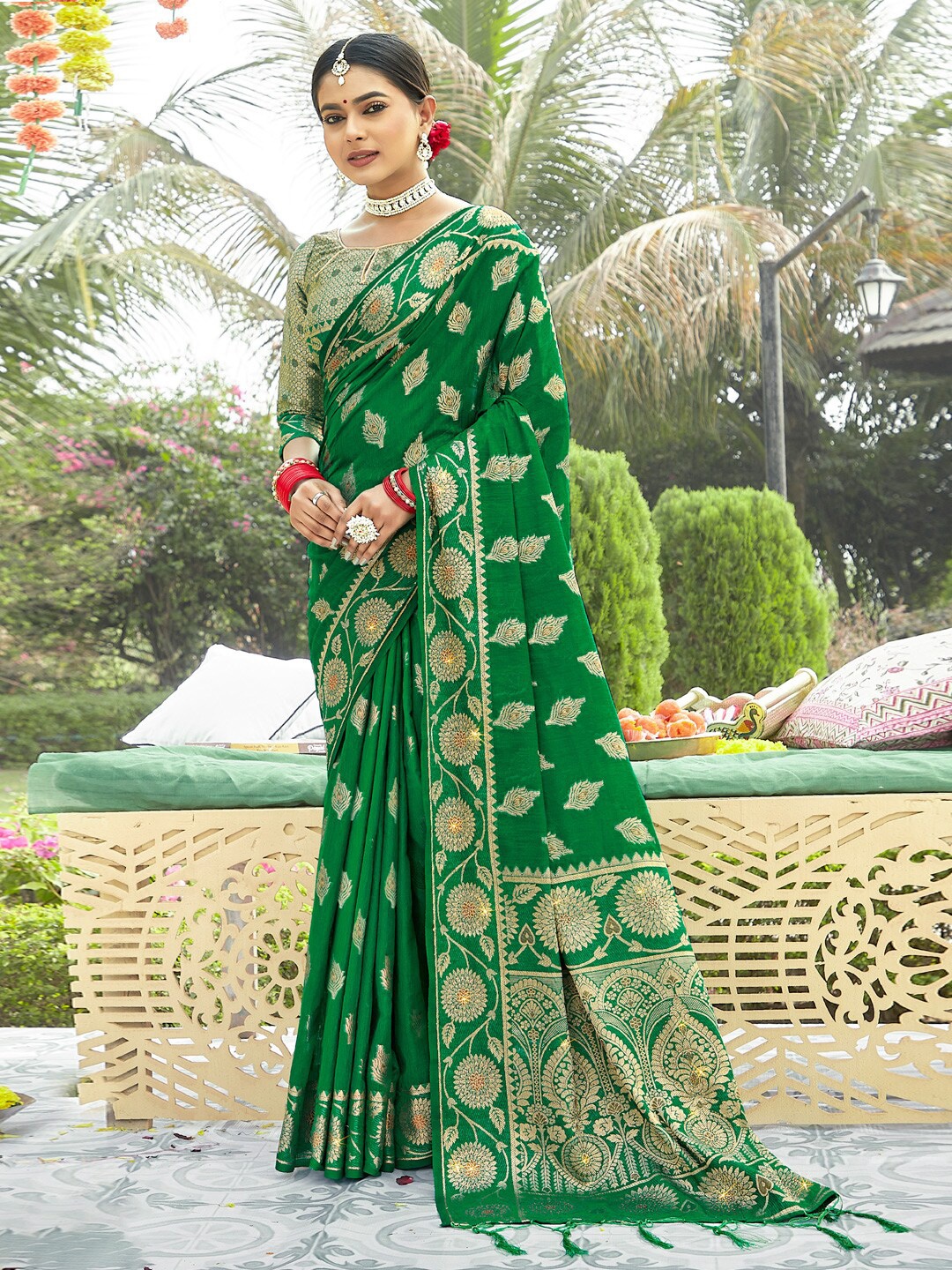 

SANGAM PRINTS Ethnic Motifs Woven Design Zari Organza Saree, Green