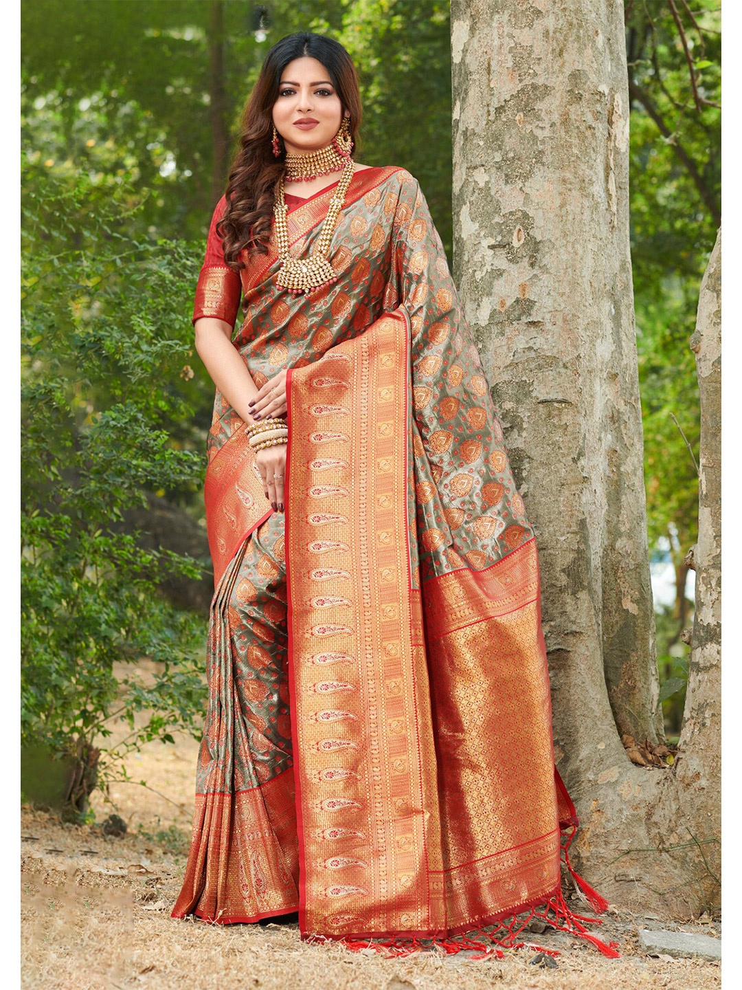 

SANGAM PRINTS Ethnic Motifs Woven Design Zari Pure Silk Kanjeevaram Saree, Grey