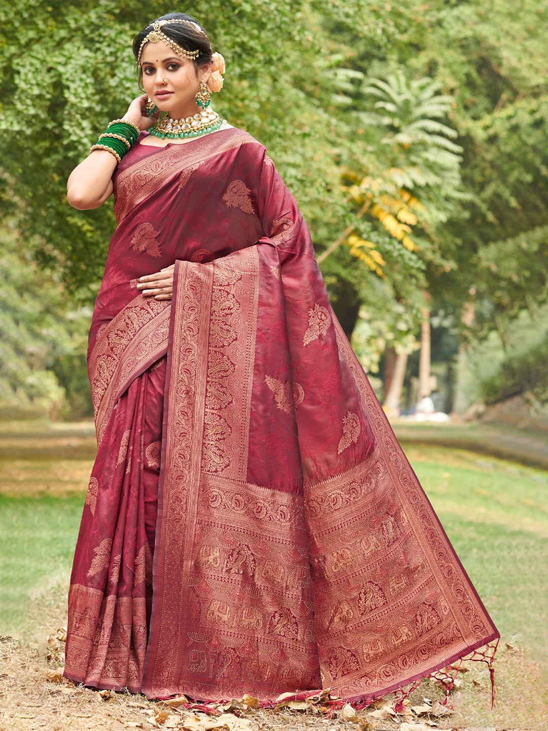 

SANGAM PRINTS Ethnic Motifs Woven Design Zari Silk Blend Saree, Maroon