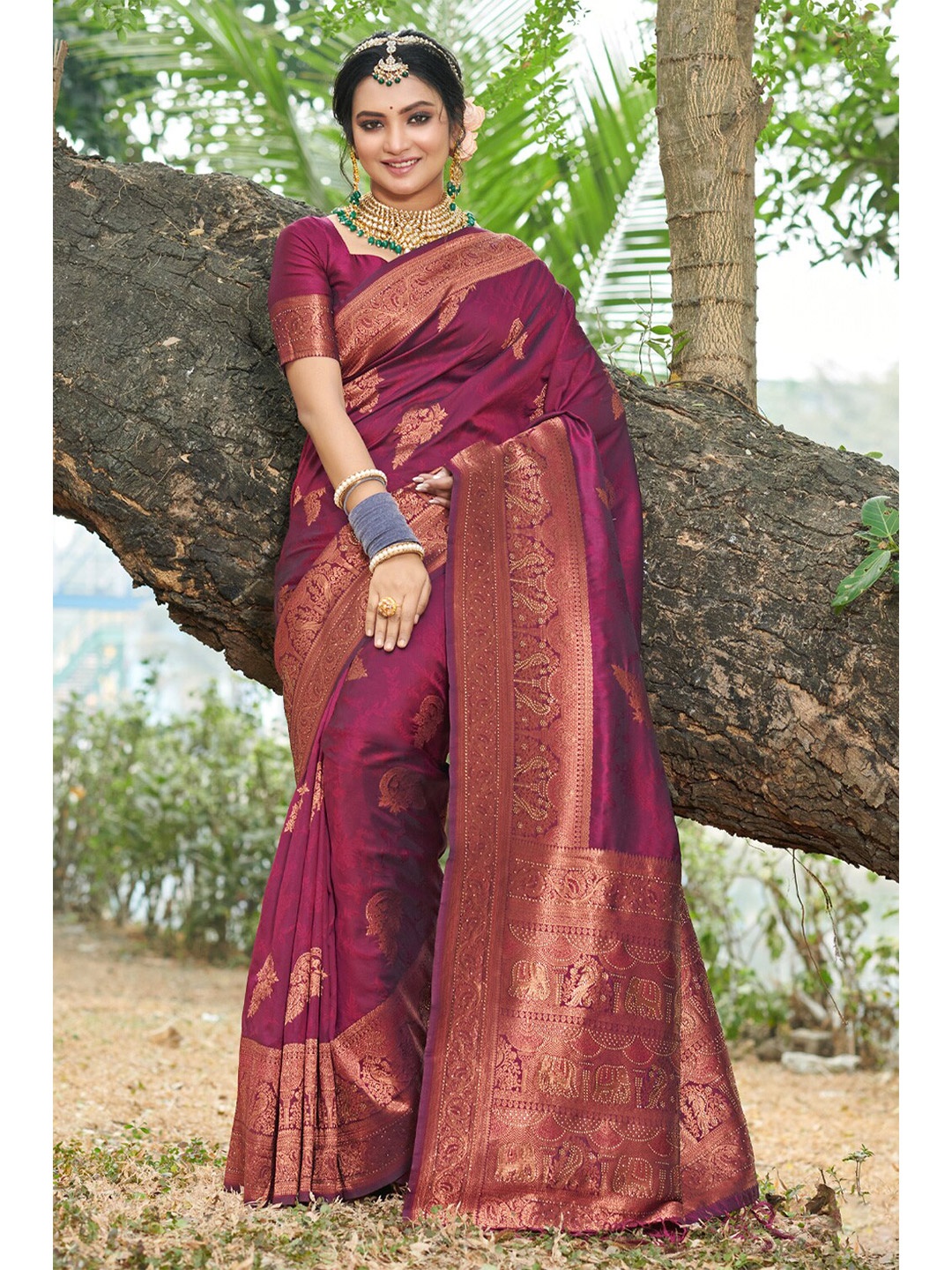 

SANGAM PRINTS Ethnic Motifs Woven Design Zari Saree, Magenta