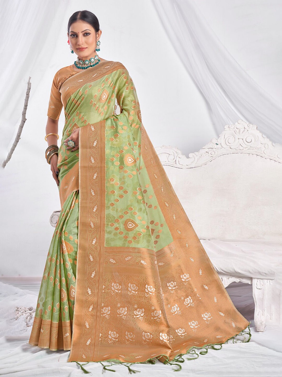 

SANGAM PRINTS Woven Design Zari Organza Saree, Green